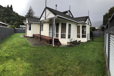Photo of property in 26 Glen Road, Stokes Valley, Lower Hutt, 5019