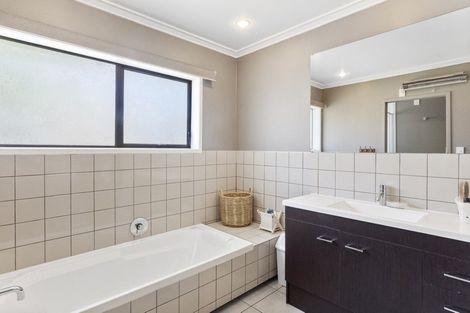 Photo of property in 23 Madill Road, St Andrews, Hamilton, 3200