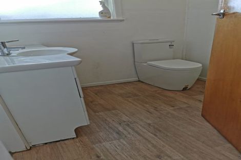 Photo of property in 88 Newlands Road, Newlands, Wellington, 6037