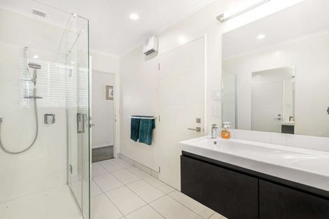 Photo of property in 39 Waikawa Road, Picton, 7220