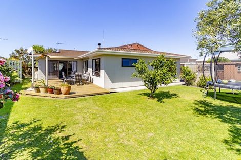 Photo of property in 138 Tait Drive, Greenmeadows, Napier, 4112