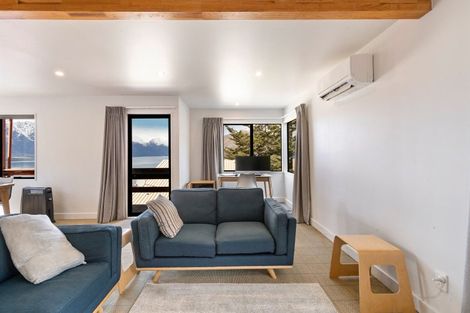 Photo of property in 60b Wynyard Crescent, Fernhill, Queenstown, 9300