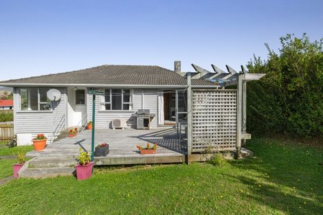 Photo of property in 44 Beauzami Crescent, Ascot Park, Porirua, 5024