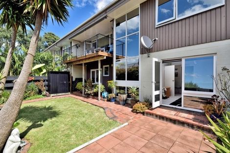 Photo of property in 2/30 Castor Bay Road, Castor Bay, Auckland, 0620