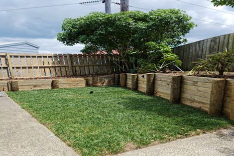 Photo of property in 1/35 Highgrove Lane, Totara Vale, Auckland, 0632