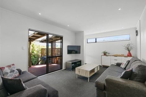 Photo of property in 5 Waipounamu Drive, Kelson, Lower Hutt, 5010