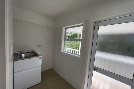 Photo of property in 31 Creamer Avenue, Belmont, Auckland, 0622