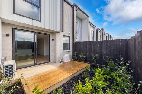 Photo of property in 4/32b Westgate Drive, Massey, Auckland, 0614