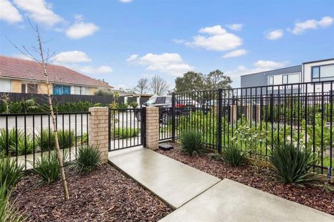 Photo of property in 18 Patariki Way, Beach Haven, Auckland, 0626