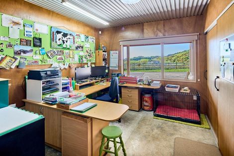 Photo of property in 132 Bing Lucas Drive, Tawa, Wellington, 5028