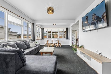 Photo of property in 8 Newbury Place, Waitara, 4320