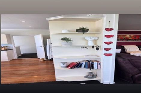 Photo of property in 107 Tiroroa Avenue, Te Atatu South, Auckland, 0610