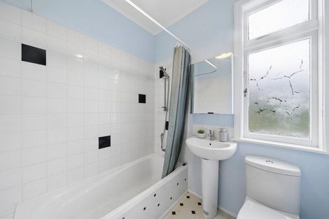 Photo of property in 21 Burrows Avenue, Karori, Wellington, 6012