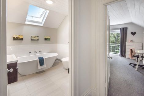 Photo of property in 52 Stanley Point Road, Stanley Point, Auckland, 0624