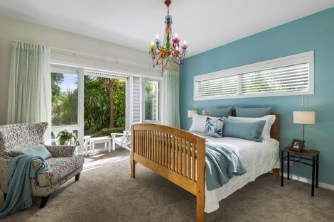 Photo of property in 1/11 Pullum Street, Birkenhead, Auckland, 0626