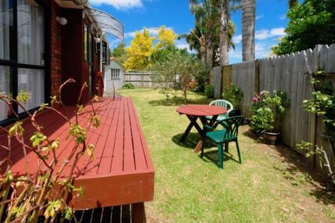 Photo of property in 8 Fathom Place, Te Atatu Peninsula, Auckland, 0610