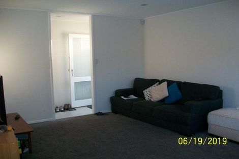 Photo of property in 2/204 Waitemata Drive, Ranui, Auckland, 0612