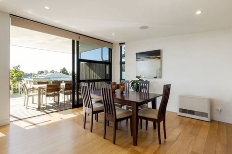 Photo of property in 142 Lake Crescent, Hamilton Lake, Hamilton, 3204