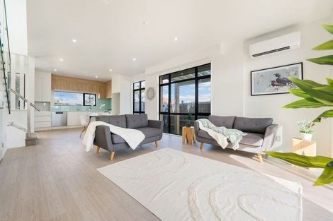 Photo of property in 14b York Road, Papatoetoe, Auckland, 2104