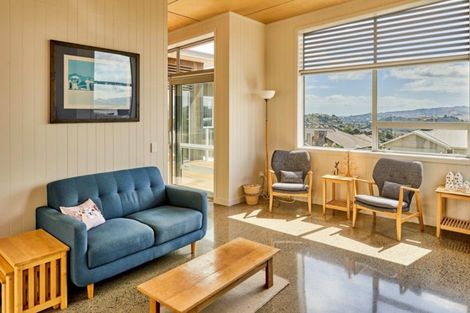 Photo of property in 3 Pacific View, Whitby, Porirua, 5024