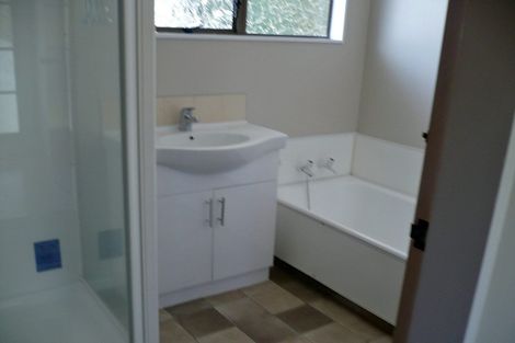 Photo of property in 201a Newlands Road, Newlands, Wellington, 6037