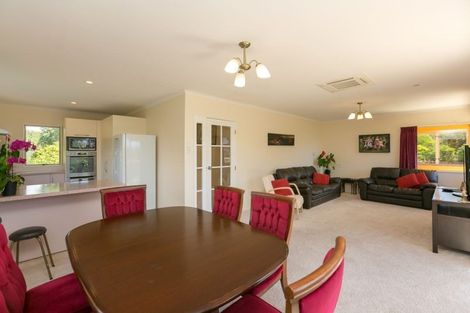 Photo of property in 12 Sequoia Grove, Merrilands, New Plymouth, 4312