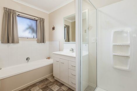 Photo of property in 63 Weraroa Road, Levin, 5510