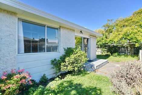 Photo of property in 2/5 Tamarisk Place, Parklands, Christchurch, 8083