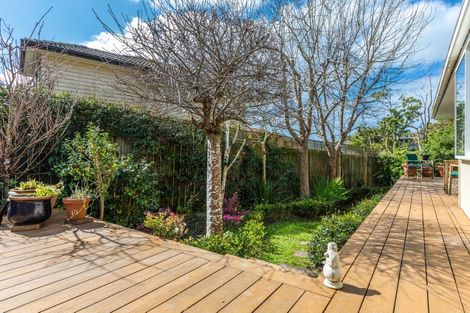 Photo of property in 1/5 Hanlon Crescent, Narrow Neck, Auckland, 0624