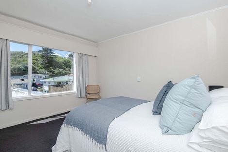 Photo of property in 10 Black Rock Road, Newlands, Wellington, 6037
