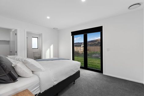 Photo of property in 21 Bannister Street, Jacks Point, Queenstown, 9371