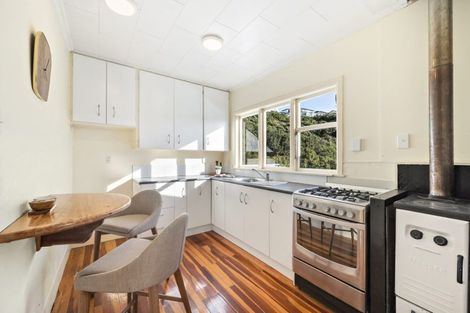 Photo of property in 98 Karepa Street, Brooklyn, Wellington, 6021