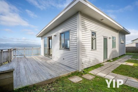 Photo of property in 4b Sunhaven Drive, Newlands, Wellington, 6037