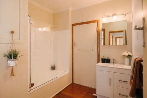 Photo of property in 21 Winston Avenue, Hokowhitu, Palmerston North, 4410