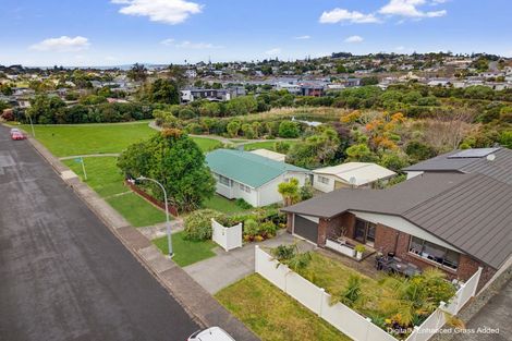 Photo of property in 11 Albatross Road, Red Beach, 0932