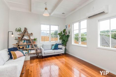 Photo of property in 11 Lyndfield Lane, Newlands, Wellington, 6037