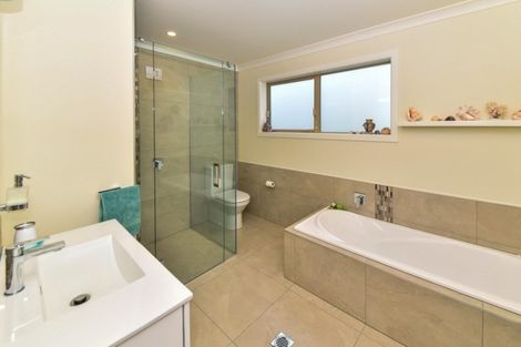 Photo of property in 49a Torkar Road, Clarks Beach, 2122