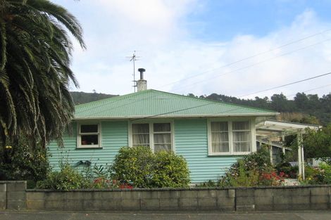 Photo of property in 15 Walker Grove, Stokes Valley, Lower Hutt, 5019
