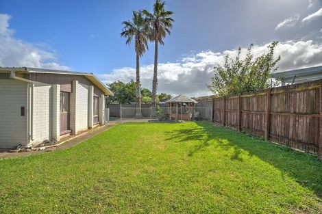 Photo of property in 10 Sealand Place, Mangere Bridge, Auckland, 2022