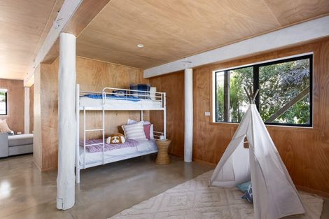 Photo of property in 4 Hillside Crescent, Leigh, 0985