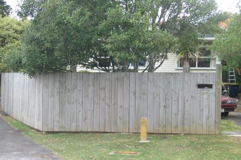 Photo of property in 2/22 Blenheim Street, Glenfield, Auckland, 0629