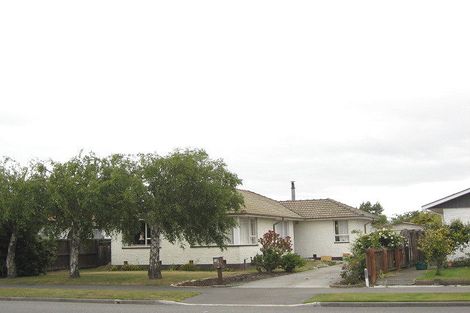 Photo of property in 31 Queenspark Drive, Parklands, Christchurch, 8083