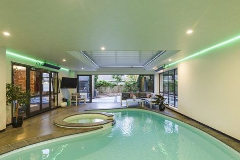 Photo of property in 2 Huata Place, West End, Palmerston North, 4412