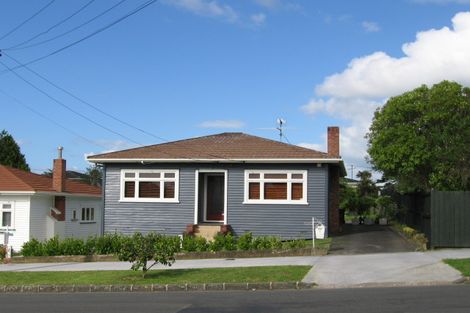 Photo of property in 3 Maranui Avenue, Point Chevalier, Auckland, 1022