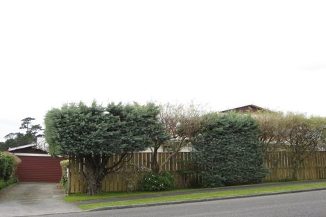 Photo of property in 100 Riversdale Drive, Merrilands, New Plymouth, 4312