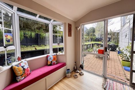 Photo of property in 6 Mosman Place, Chatswood, Auckland, 0626
