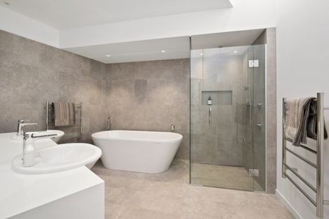 Photo of property in 3 Lewis Road, Kelvin Heights, Queenstown, 9300