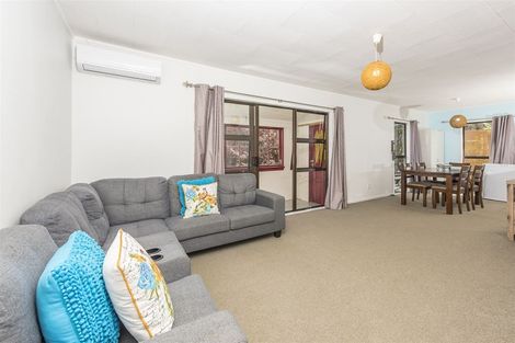 Photo of property in 3/23 Luckens Road, West Harbour, Auckland, 0618