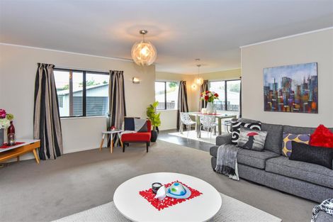 Photo of property in 7 Bill Phillip Place, Clendon Park, Auckland, 2103