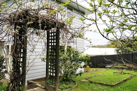 Photo of property in 1/41 Channel Road, Campbells Bay, Auckland, 0630